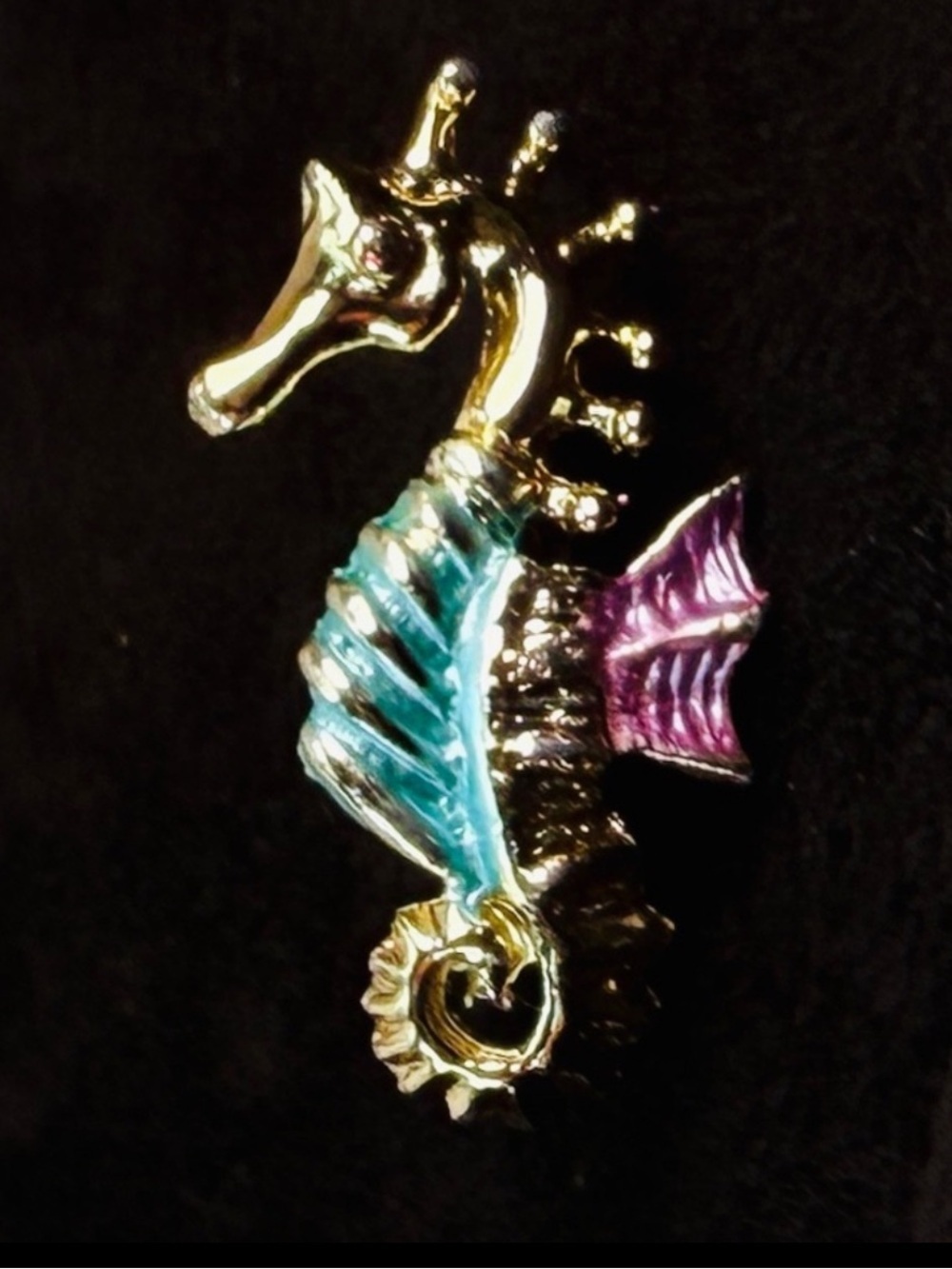 Vintage, goldtone, tiny seahorse, brooch pin